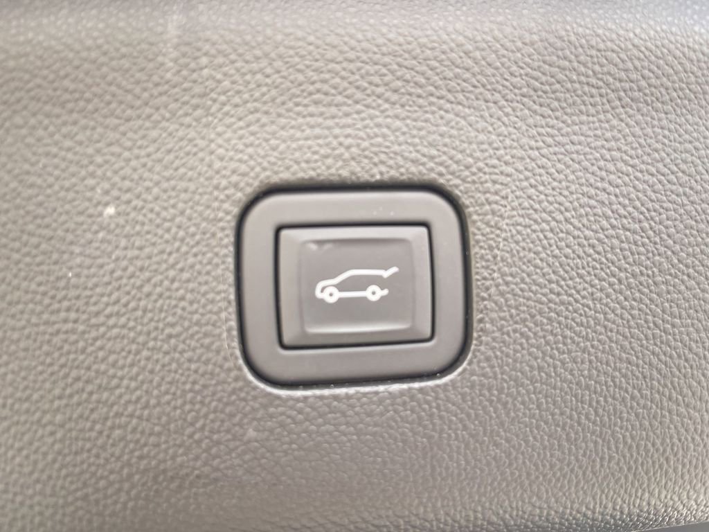 Used 2024 Buick Enclave Essence w/ Experience Buick Package image 16
