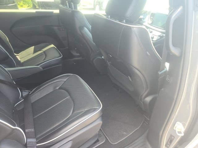 Used 2024 Chrysler Pacifica Premium FWD image 22