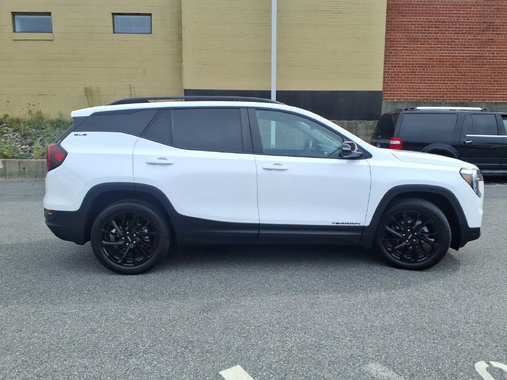 Used 2023 GMC Terrain SLE w/ Driver Convenience Package AWD/4WD image 5
