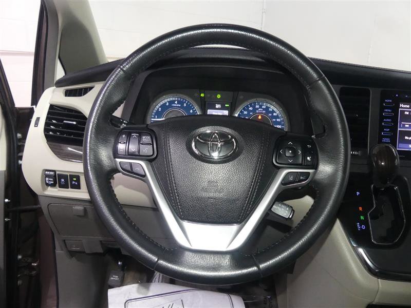 Used 2018 Toyota Sienna XLE Premium AWD/4WD image 30