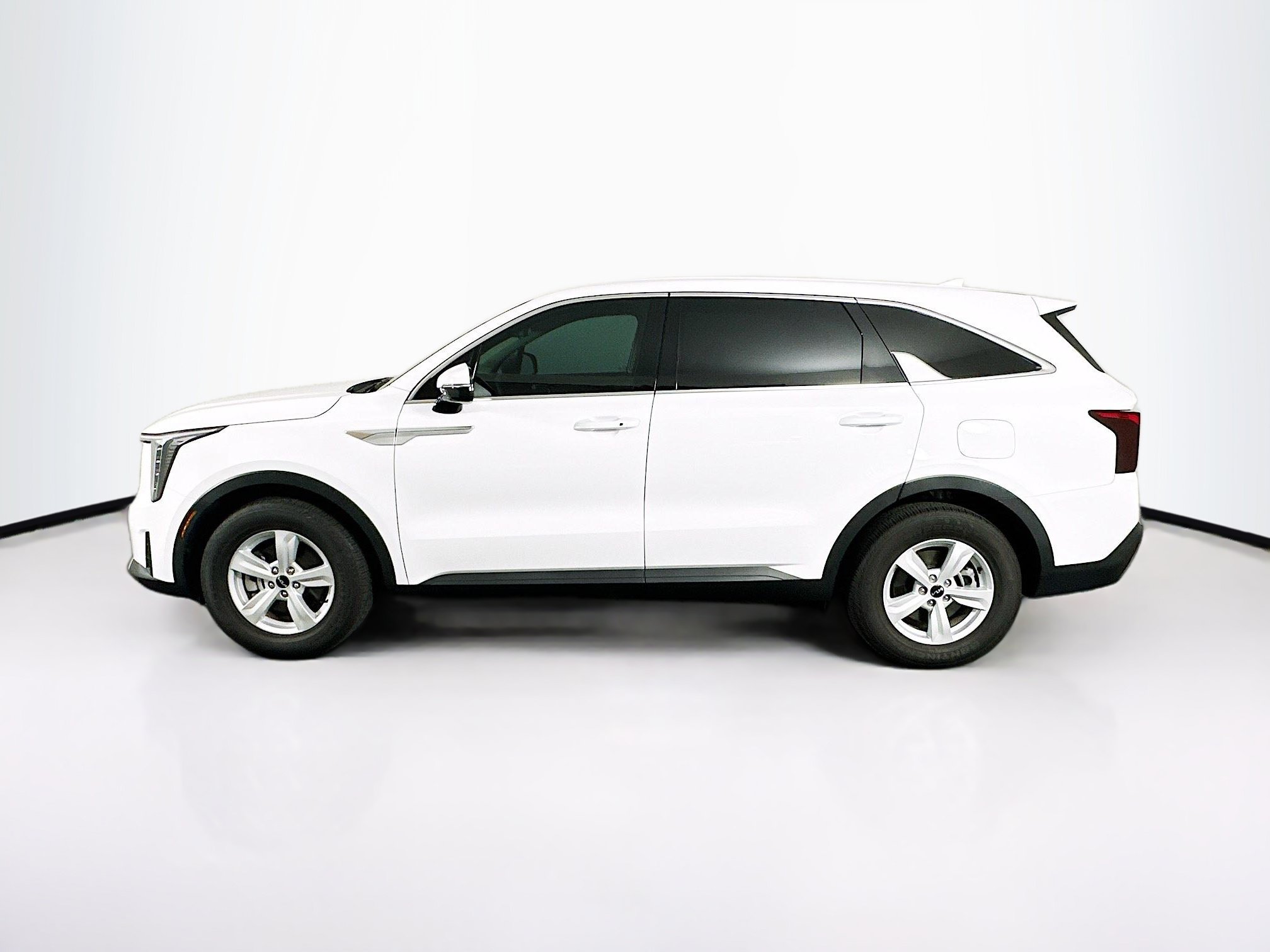 Used 2025 Kia Sorento LX FWD image 4