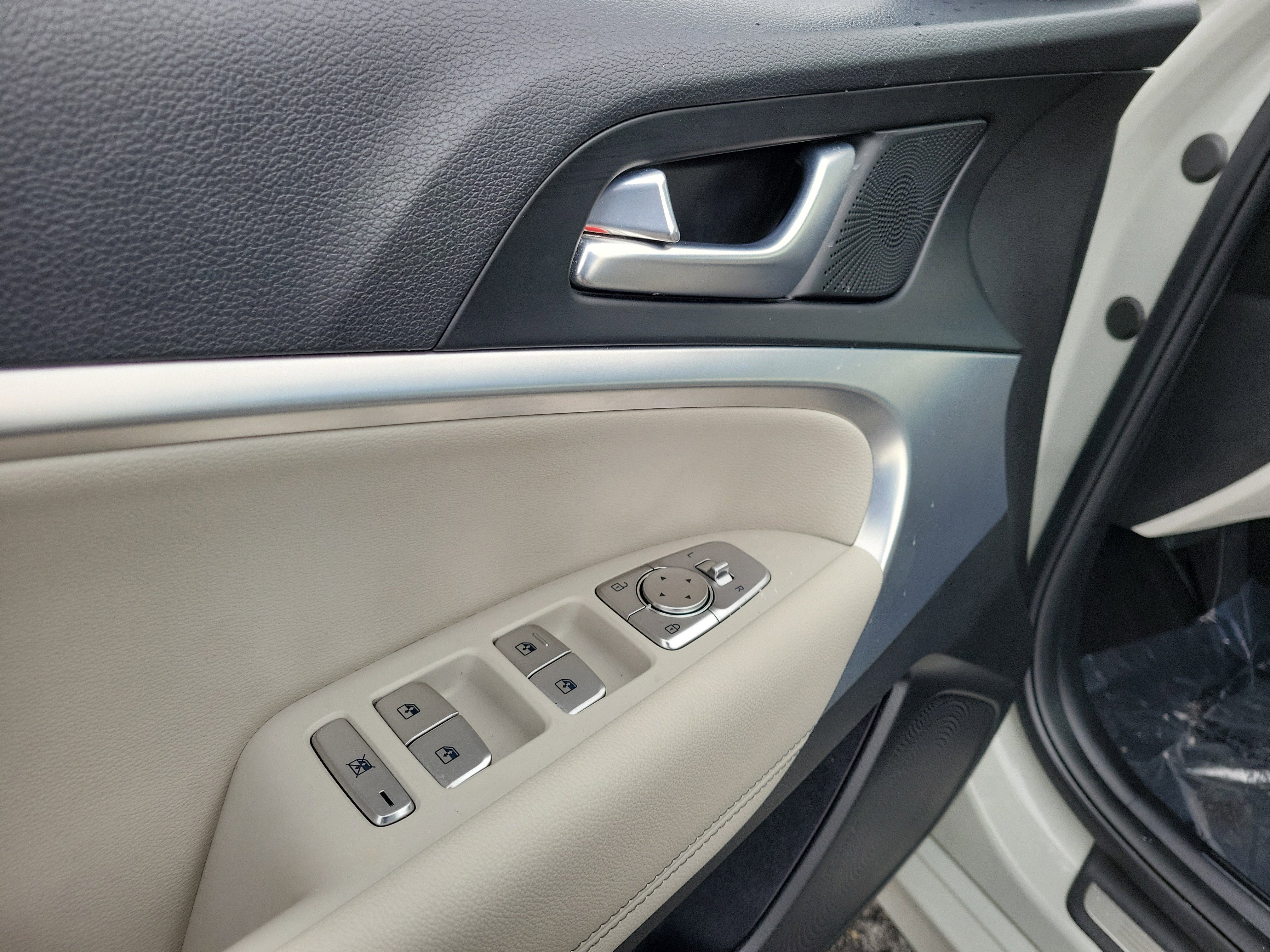 Used 2024 Genesis G70 2.5T image 18