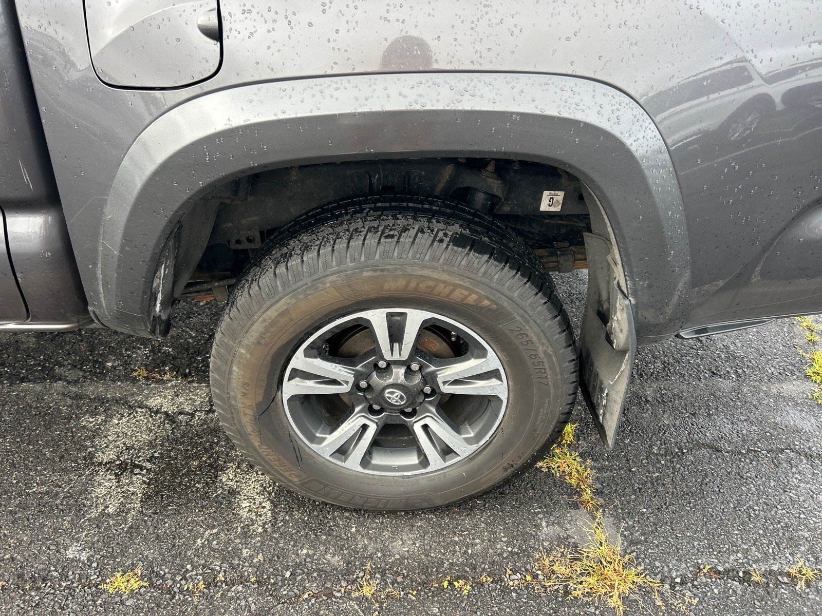 Used 2018 Toyota Tacoma TRD Sport AWD/4WD image 10