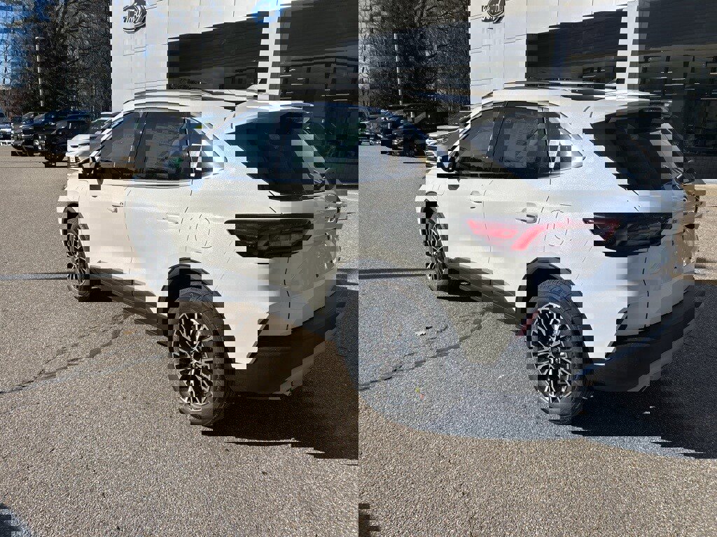 New 2025 Ford Escape SE image 3