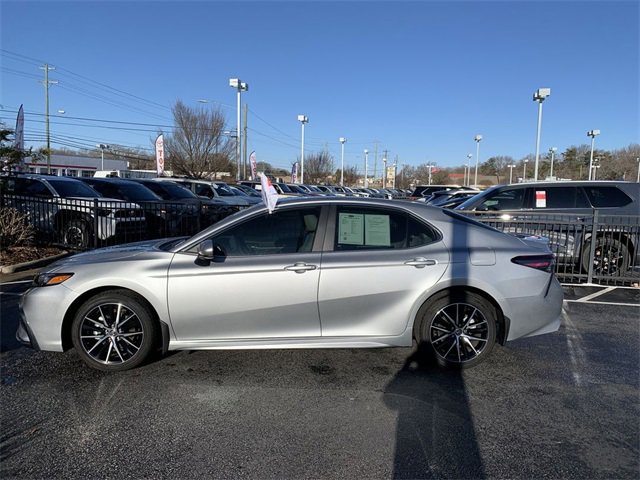 Used 2021 Toyota Camry SE image 5