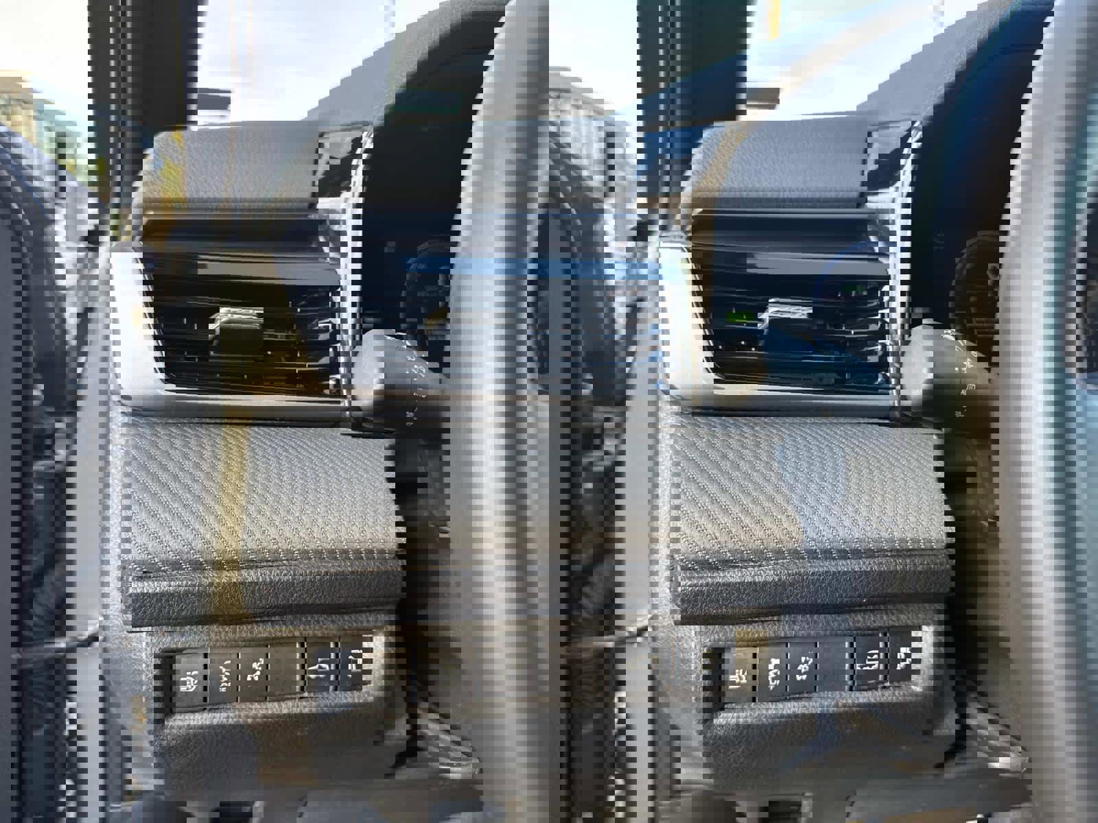 Used 2025 Toyota Camry SE image 32