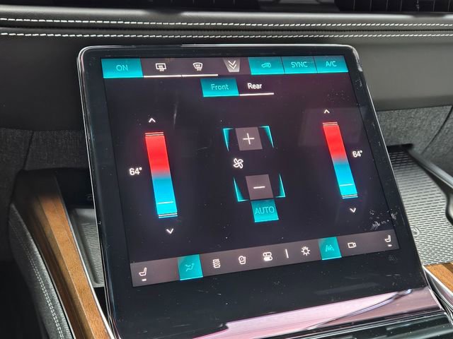 Certified 2026 Cadillac Escalade ESV Platinum Sport w/ LPO, ONYX Package AWD/4WD image 18