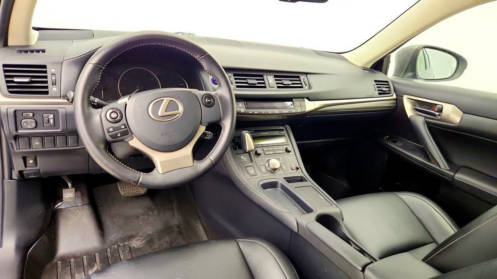 Used 2016 Lexus CT 200h w/ Seat Comfort Package FWD image 13