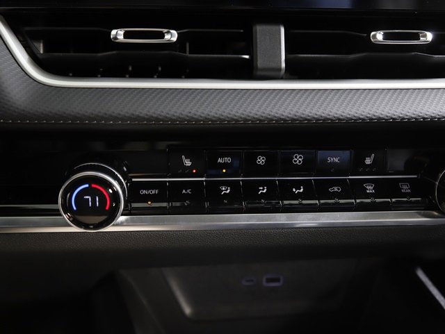 New 2025 Chevrolet Equinox LT w/ Convenience Package II image 21