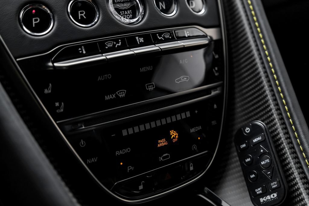 Used 2022 Aston Martin DBS Superleggera RWD image 21