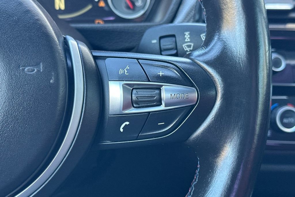 Used 2015 BMW M4 Convertible image 28