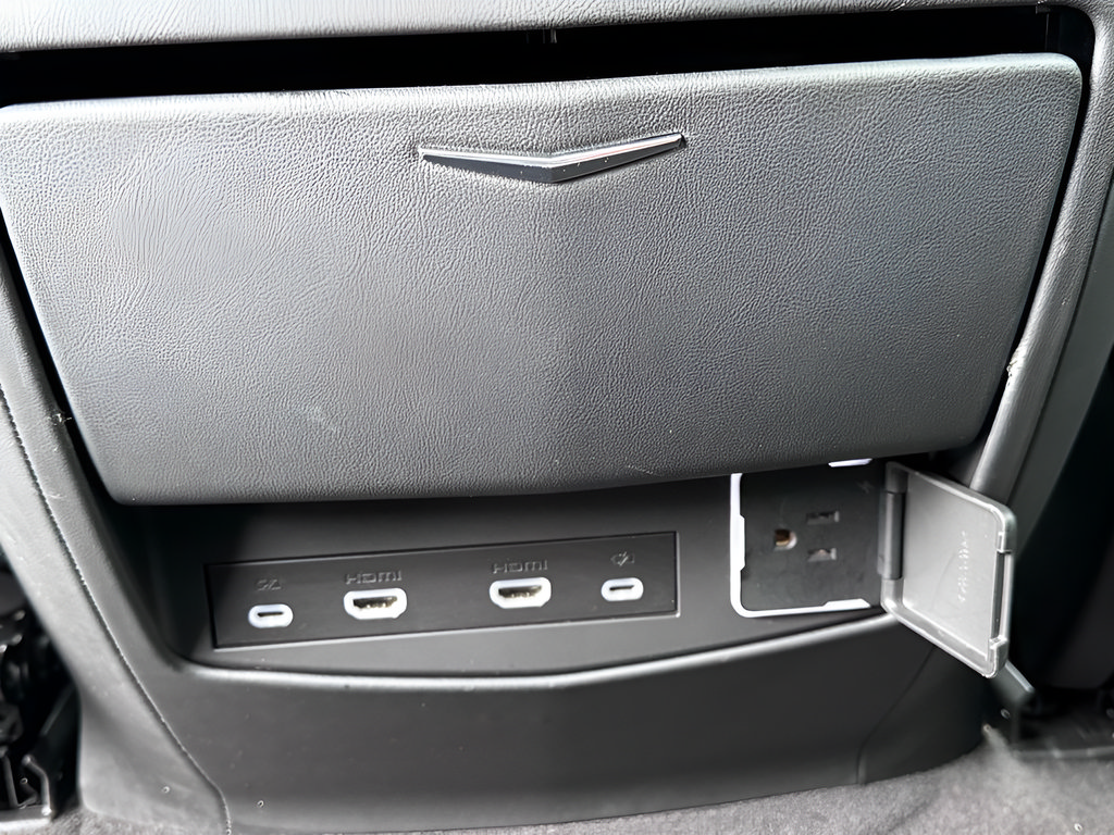 Used 2023 Cadillac Escalade Sport AWD/4WD image 39