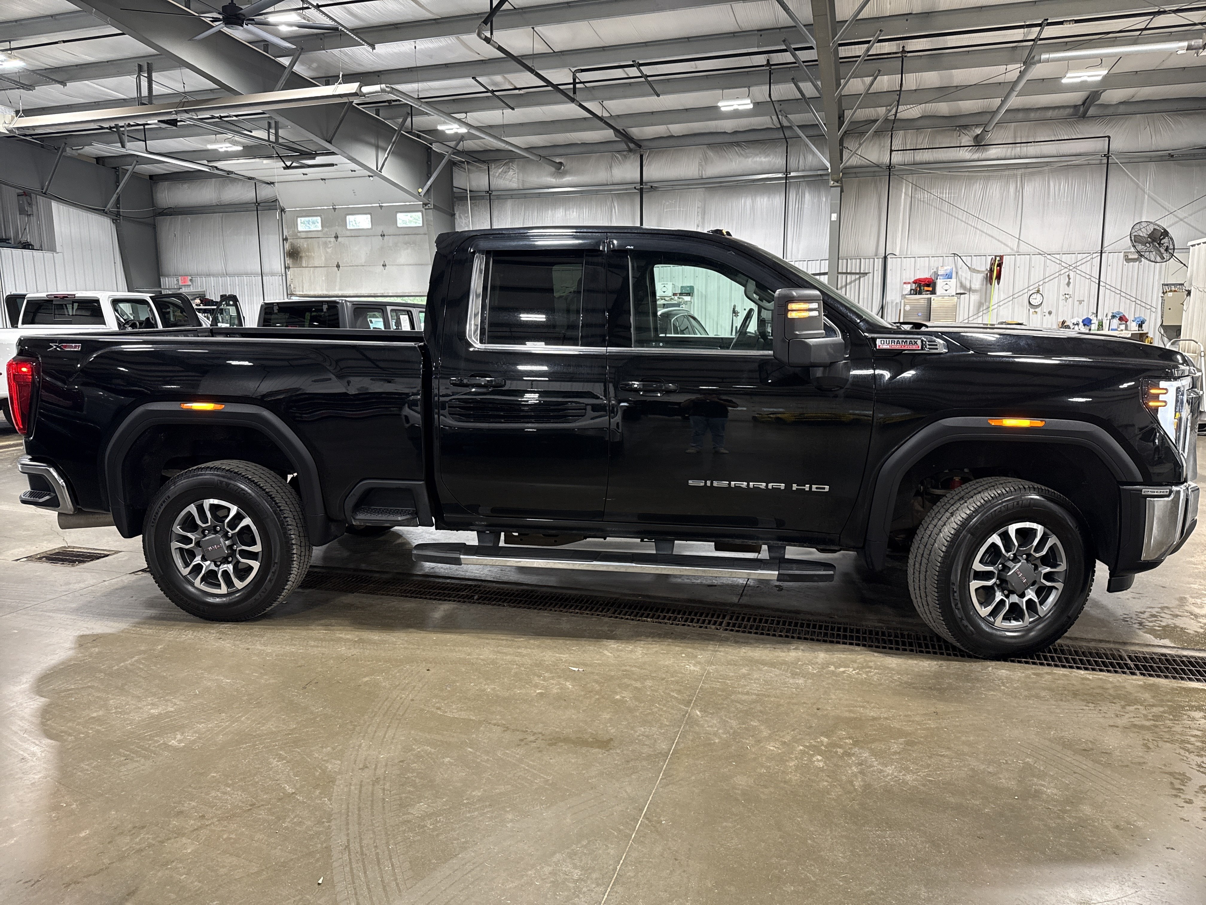 Used 2025 GMC Sierra 2500 SLE w/ Preferred Package AWD/4WD image 2