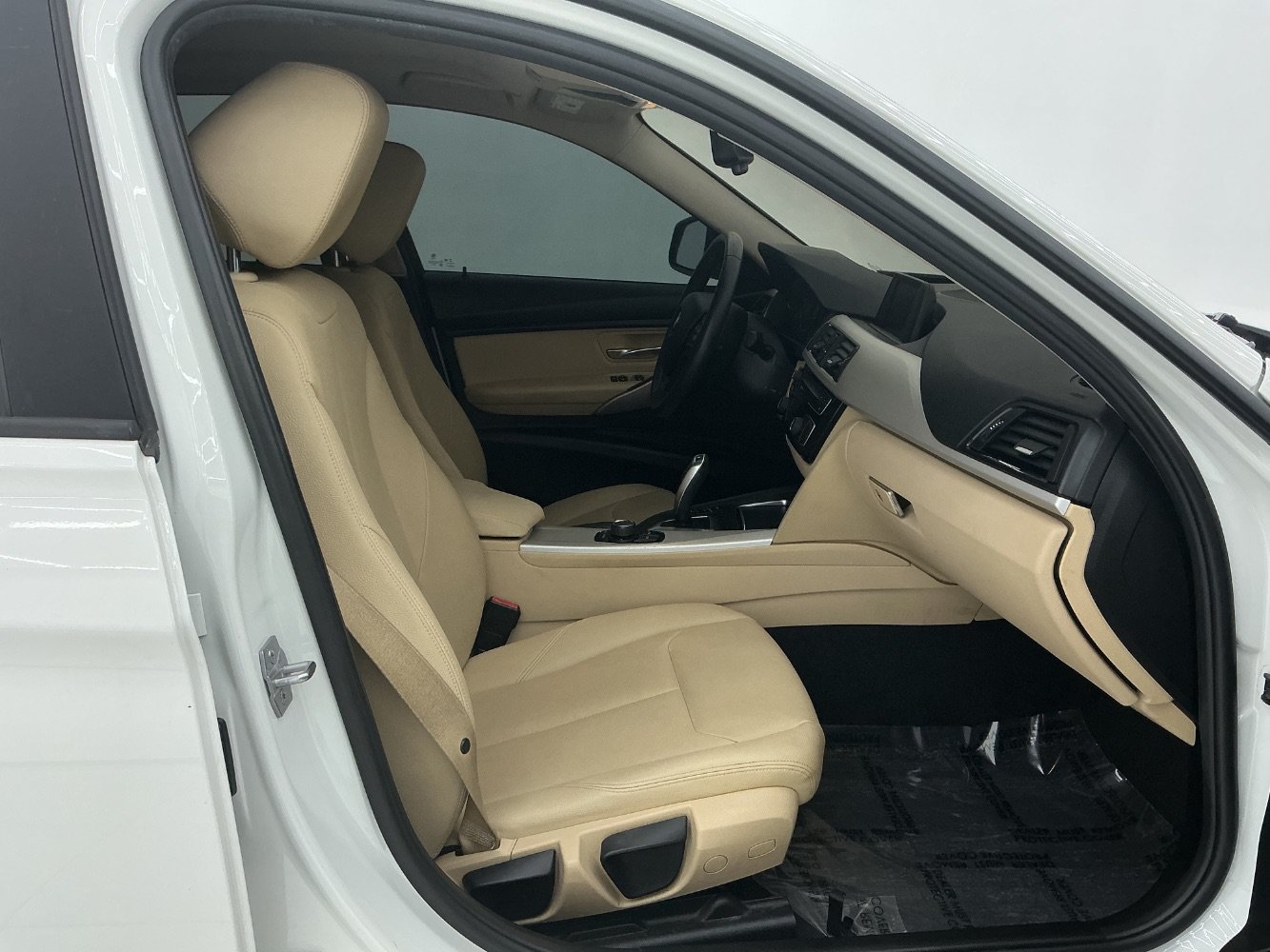 Used 2018 BMW 320i Sedan RWD image 15
