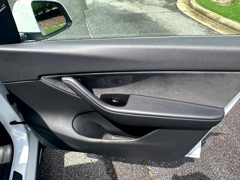 Used 2021 Tesla Model Y Long Range image 42