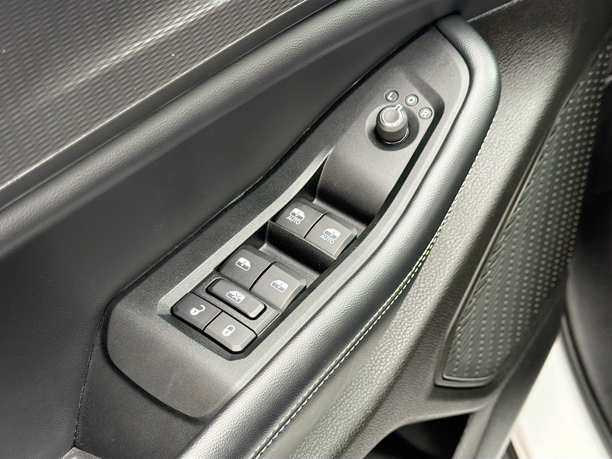 Used 2024 Jeep Grand Cherokee Altitude AWD/4WD image 15