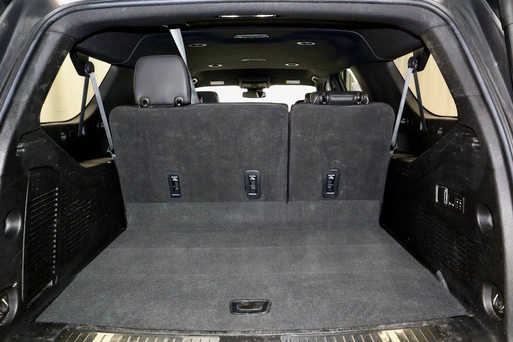 Used 2023 Chevrolet Suburban Premier image 13