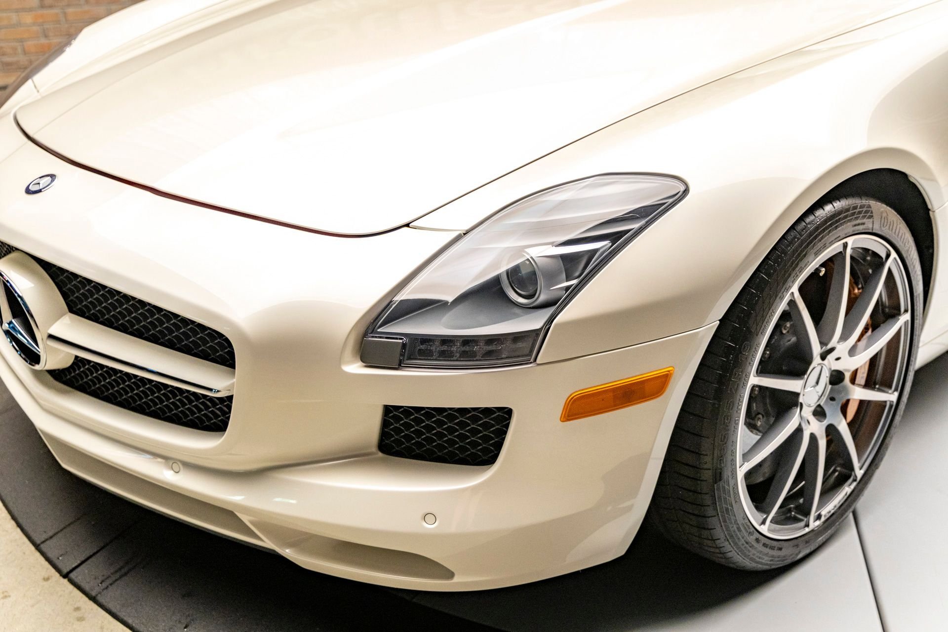 Used 2011 Mercedes-Benz SLS AMG Coupe image 22