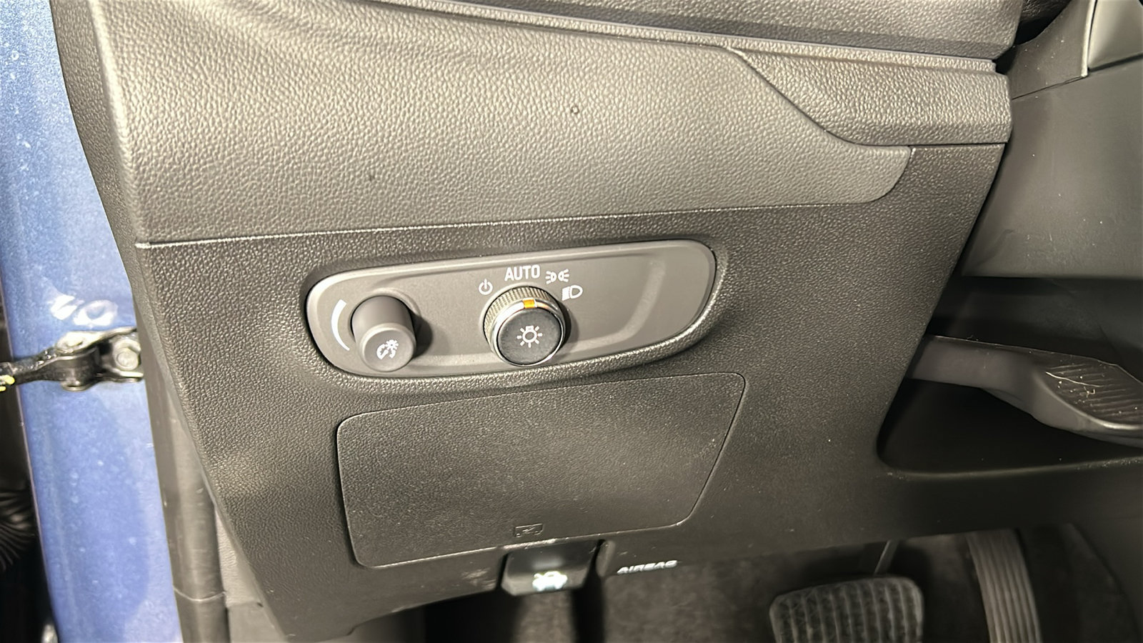 Used 2026 Buick Encore GX Avenir w/ Avenir Technology Package AWD/4WD image 24