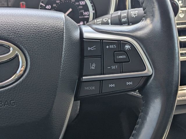 Used 2020 Toyota Highlander XLE AWD/4WD image 24