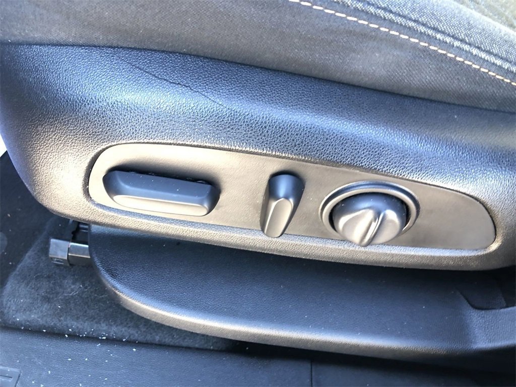 Used 2019 Chevrolet Equinox LT image 12