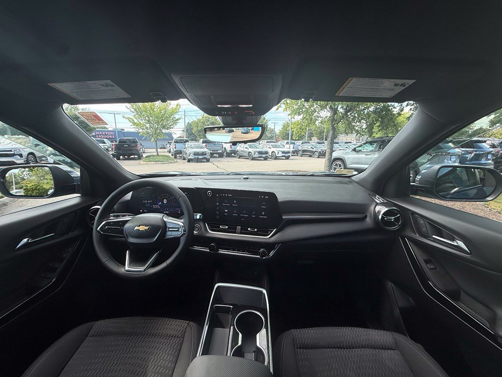 Used 2025 Chevrolet Equinox LT w/ Safety and Technology Package FWD image 27