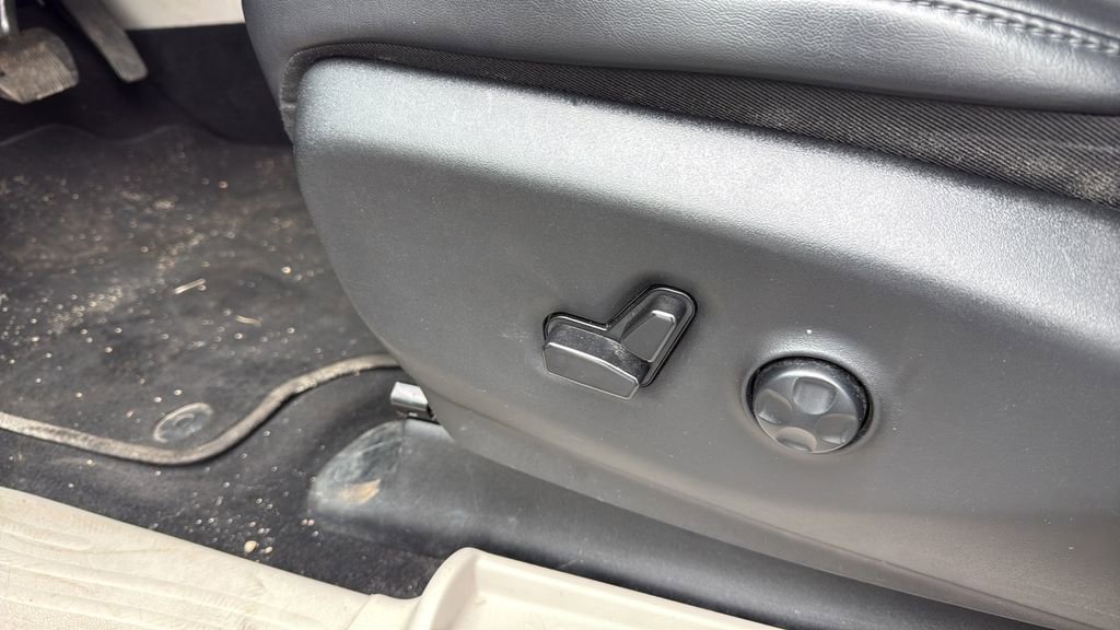 Used 2023 Chrysler Pacifica Touring-L FWD image 27