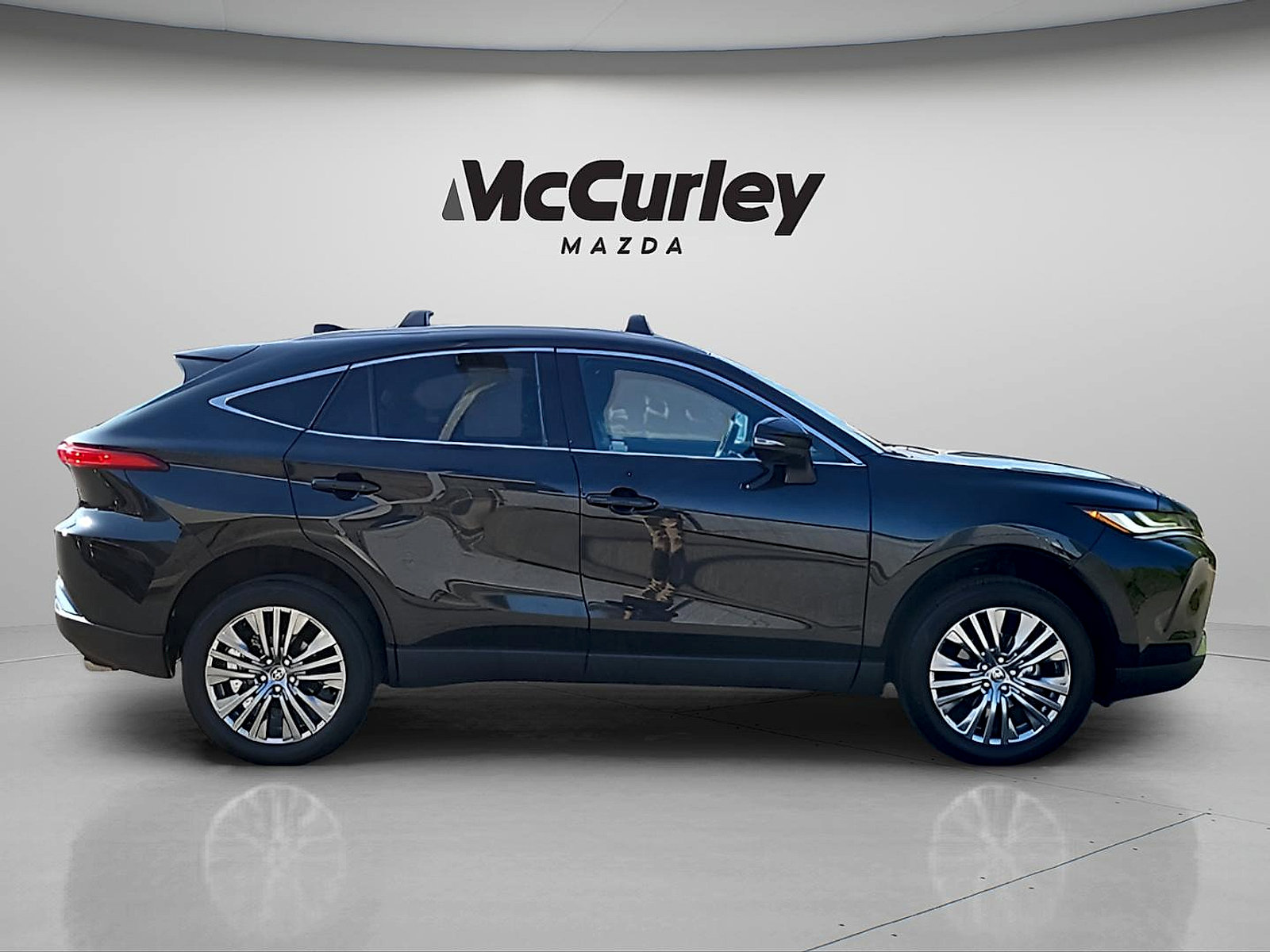 Used 2024 Toyota Venza XLE AWD/4WD image 8