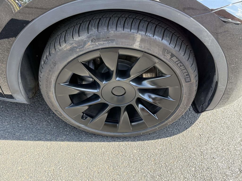 Used 2022 Tesla Model Y Long Range image 7