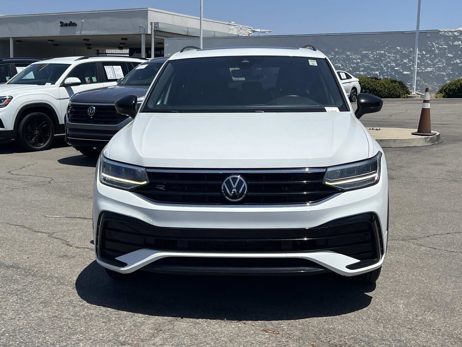 Used 2022 Volkswagen Tiguan SE R-Line FWD image 4