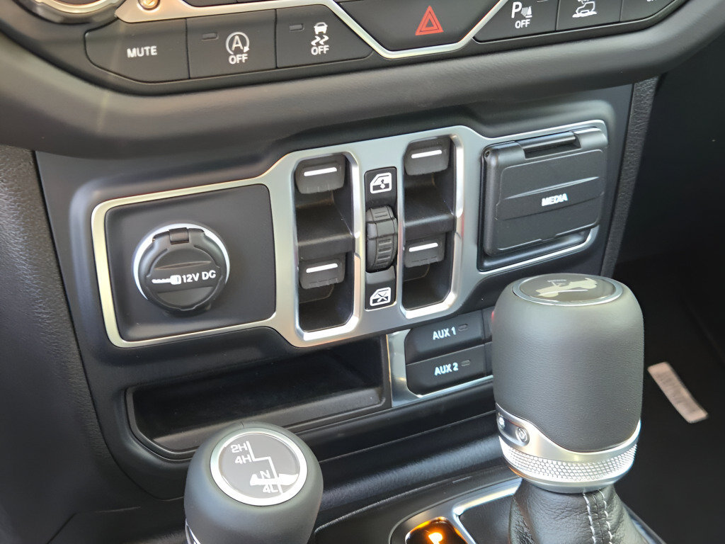 New 2026 Jeep Wrangler Unlimited Sahara AWD/4WD image 30