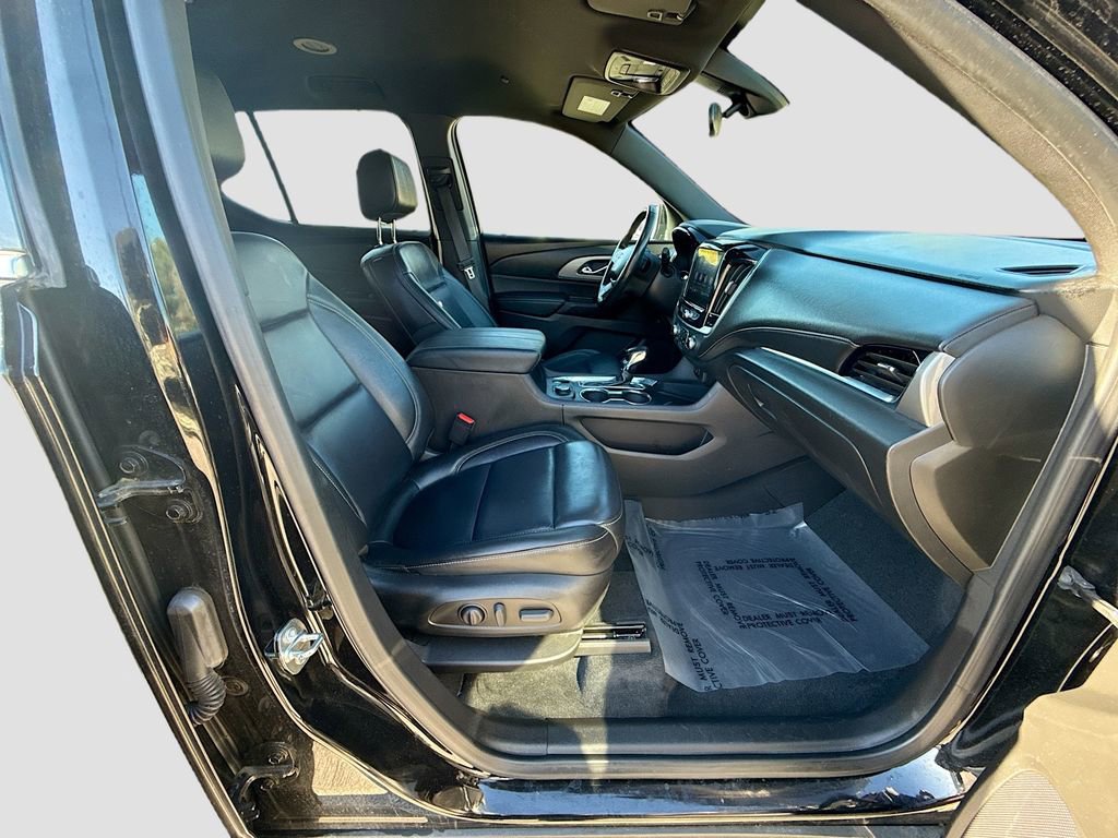 Used 2023 Chevrolet Traverse LT image 27