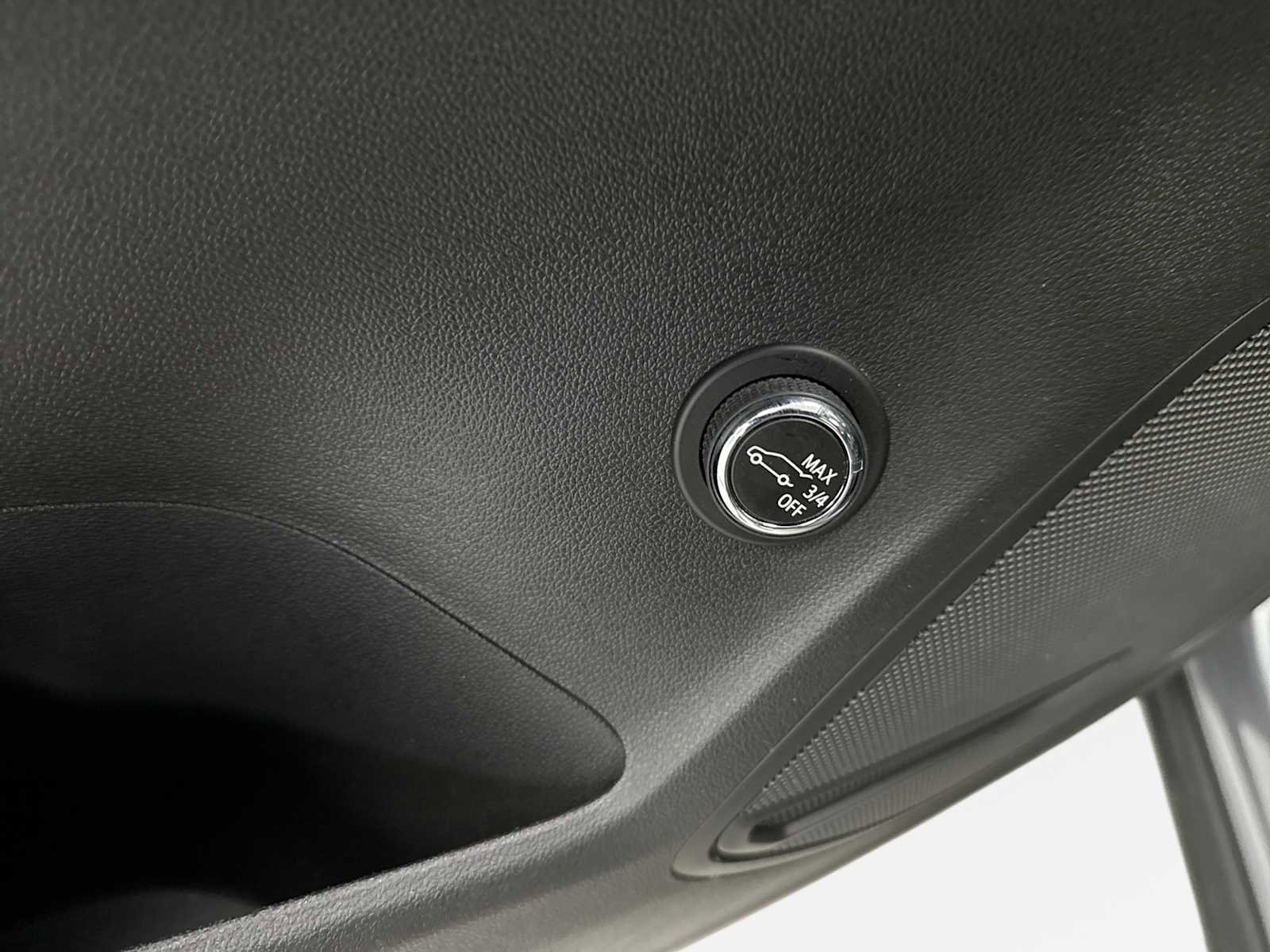 Used 2021 Buick Envision Essence w/ Sport Touring Package image 31