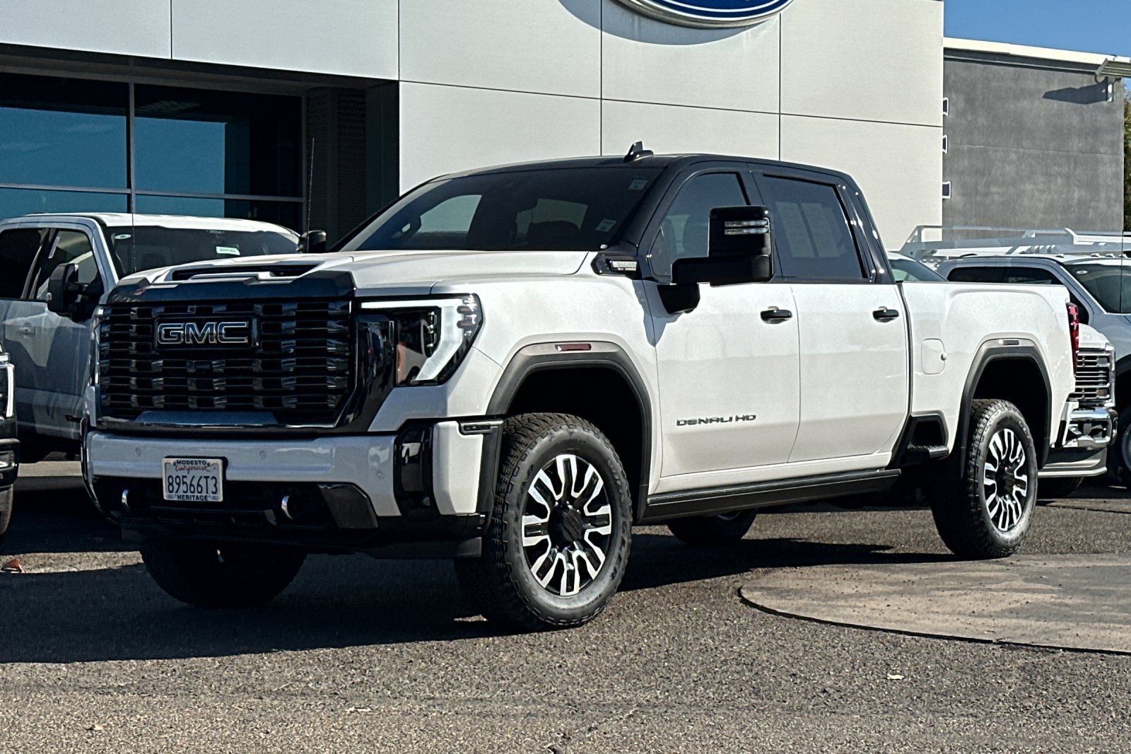 Used 2024 GMC Sierra 2500 Denali Ultimate AWD/4WD image 8