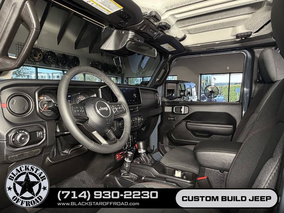 Used 2025 Jeep Wrangler Unlimited Rubicon w/ Convenience Group AWD/4WD image 14