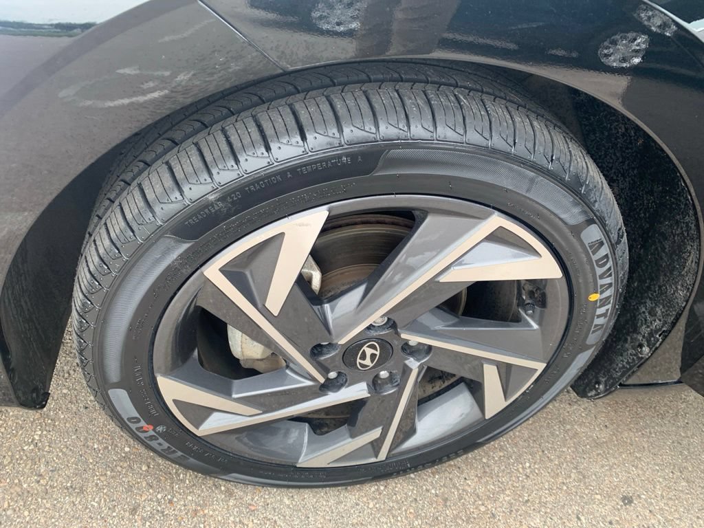Certified 2024 Hyundai Elantra Limited FWD image 32