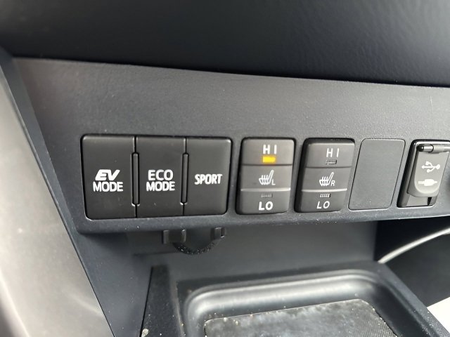 Used 2018 Toyota RAV4 Limited w/ Advanced Technology Package image 26