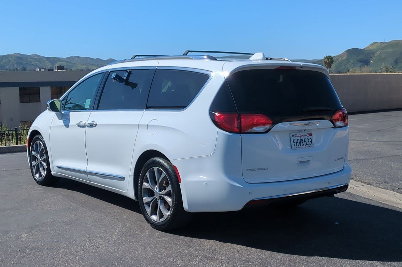 Used 2020 Chrysler Pacifica Limited w/ Tire & Wheel Group image 8