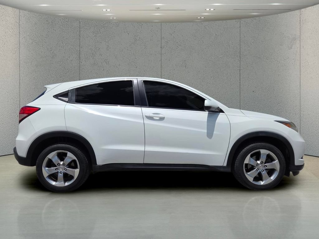 Used 2017 Honda HR-V LX image 3