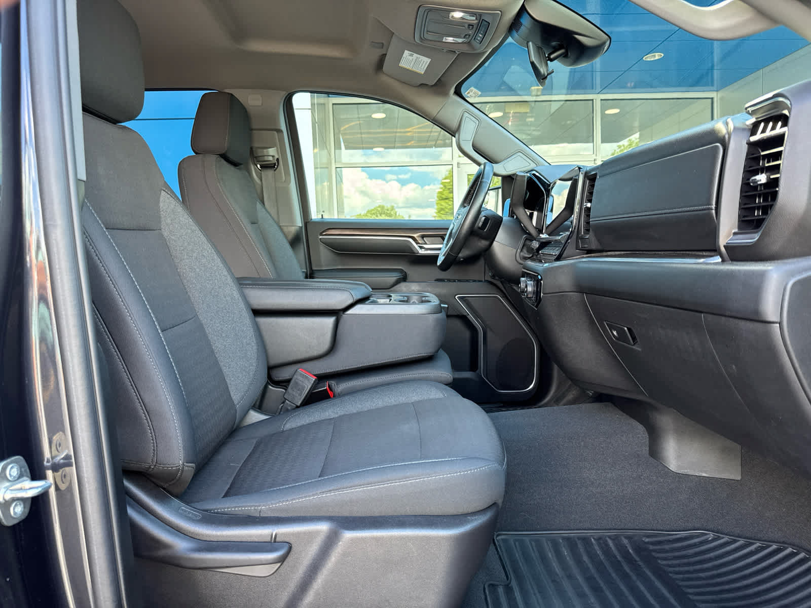 Certified 2024 Chevrolet Silverado 1500 LT AWD/4WD image 4