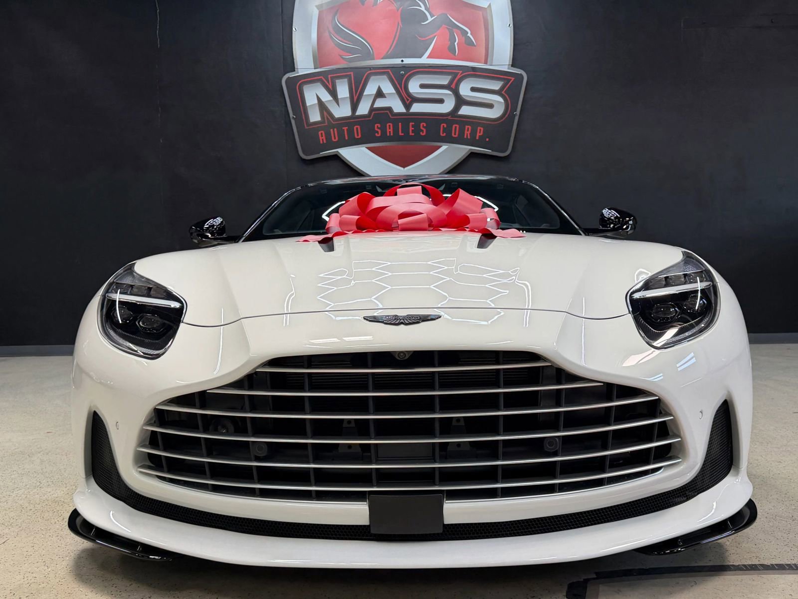Used 2024 Aston Martin DB12 Convertible RWD image 7