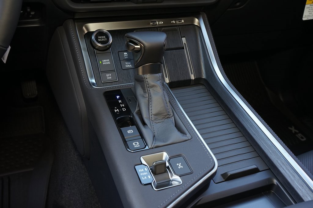 Used 2025 Lexus GX 550 image 17