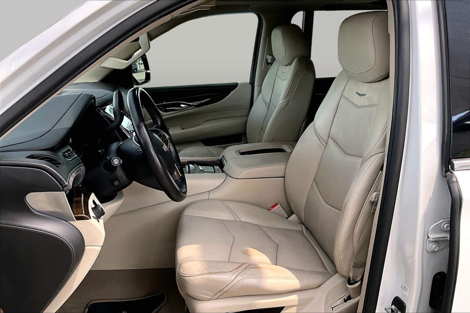 Used 2019 Cadillac Escalade ESV Premium Luxury RWD image 8