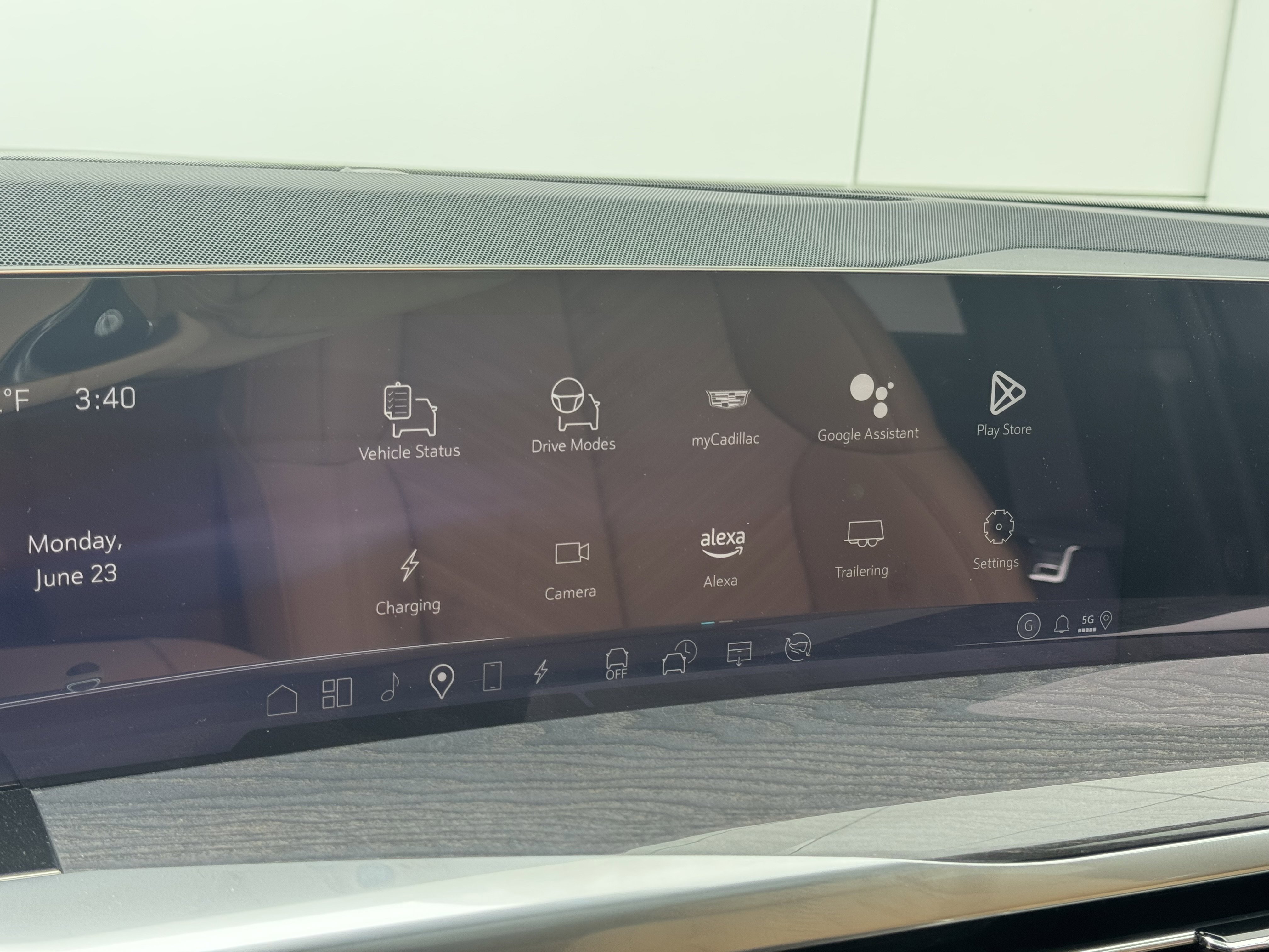 New 2025 Cadillac Escalade IQ Luxury 2 image 22