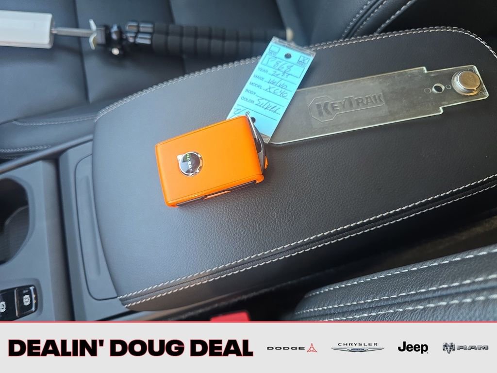 Used 2025 Volvo XC40 B5 Core image 29