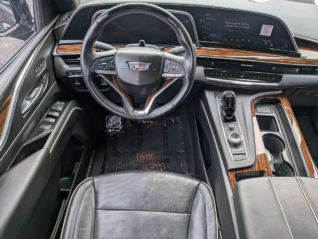 Used 2022 Cadillac Escalade Premium Luxury AWD/4WD image 18