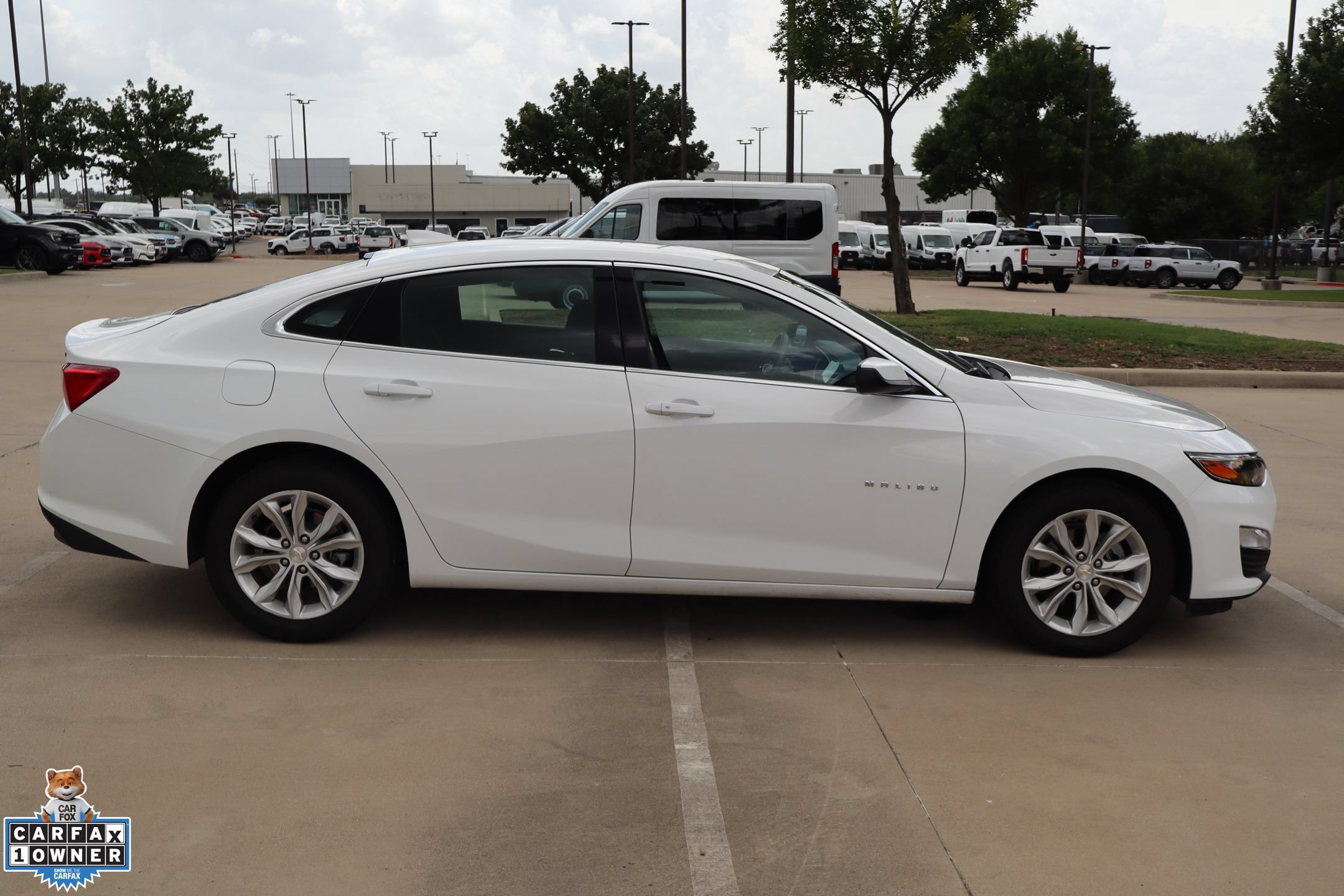 Used 2024 Chevrolet Malibu LT FWD image 2
