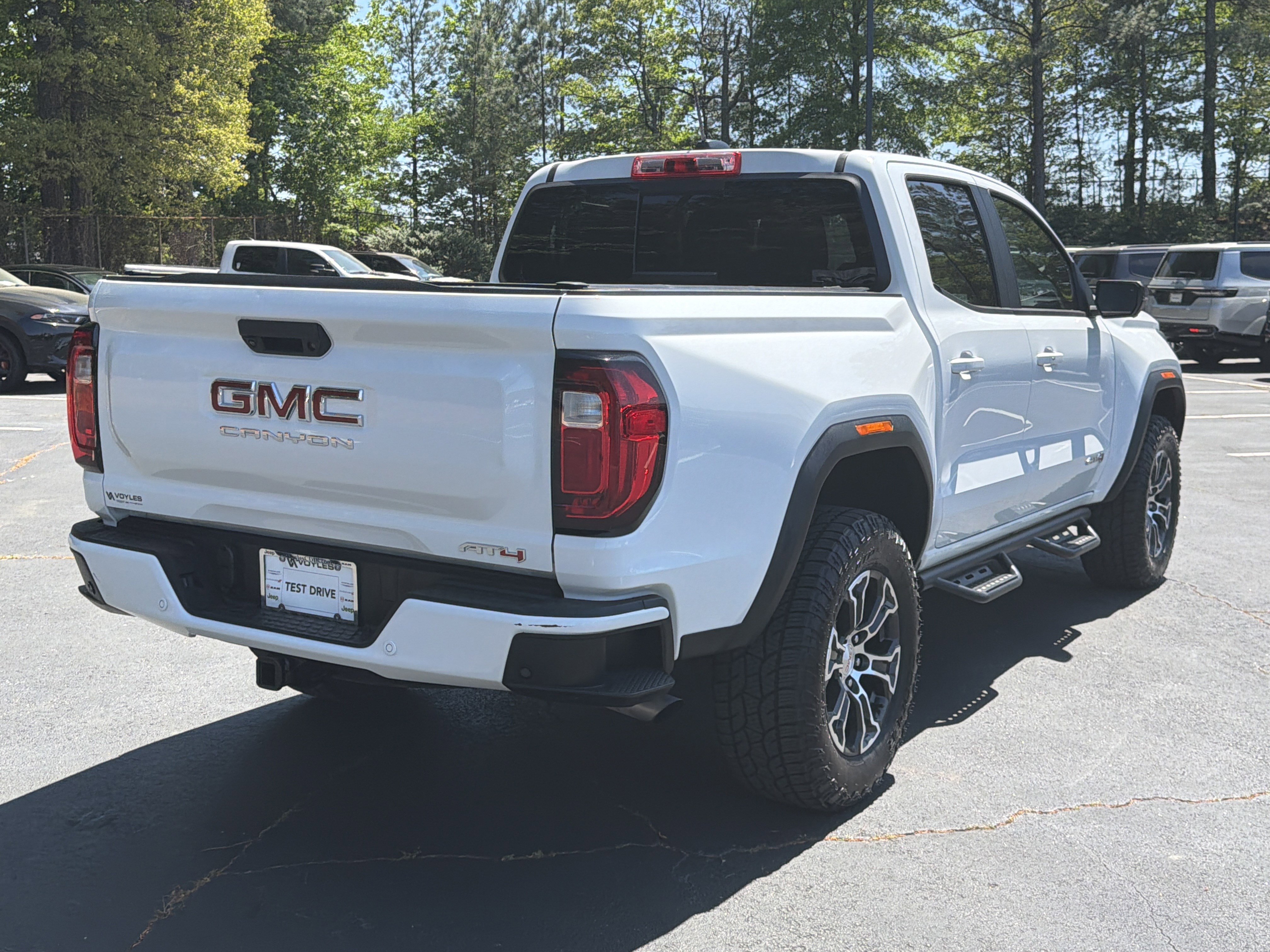 Used 2024 GMC Canyon AT4 w/ Technology Package AWD/4WD image 8