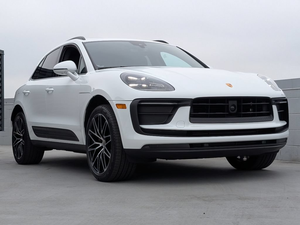 Certified 2024 Porsche Macan AWD/4WD image 25