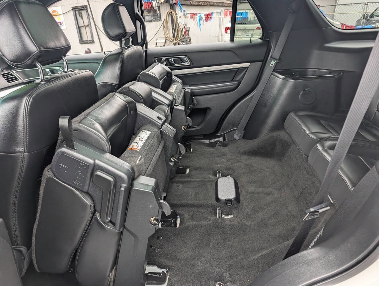 Used 2017 Ford Explorer XLT w/ Equipment Group 202A AWD/4WD image 28